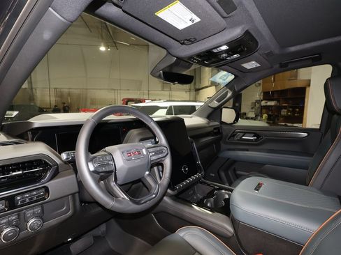 Used 2026 GMC Yukon AT4 w/ AT4 Premium Package AWD/4WD image 10