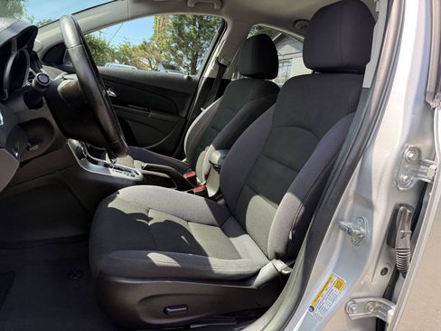 Used 2014 Chevrolet Cruze LT FWD image 9