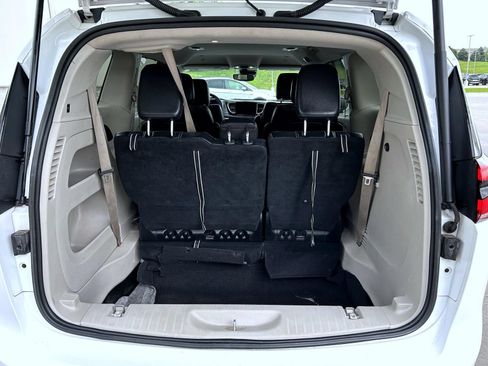 Used 2022 Chrysler Pacifica Touring-L FWD image 21