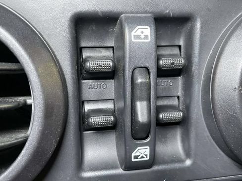 Used 2007 Jeep Wrangler Unlimited Sahara AWD/4WD image 33