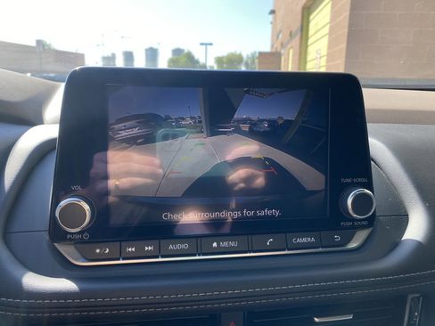 Used 2022 Nissan Rogue SV image 38