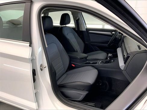 New 2026 Volkswagen Jetta SE image 9