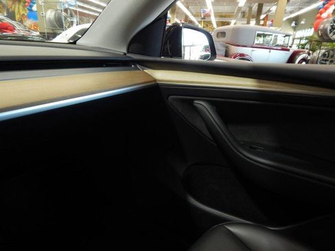 Used 2023 Tesla Model Y AWD image 21