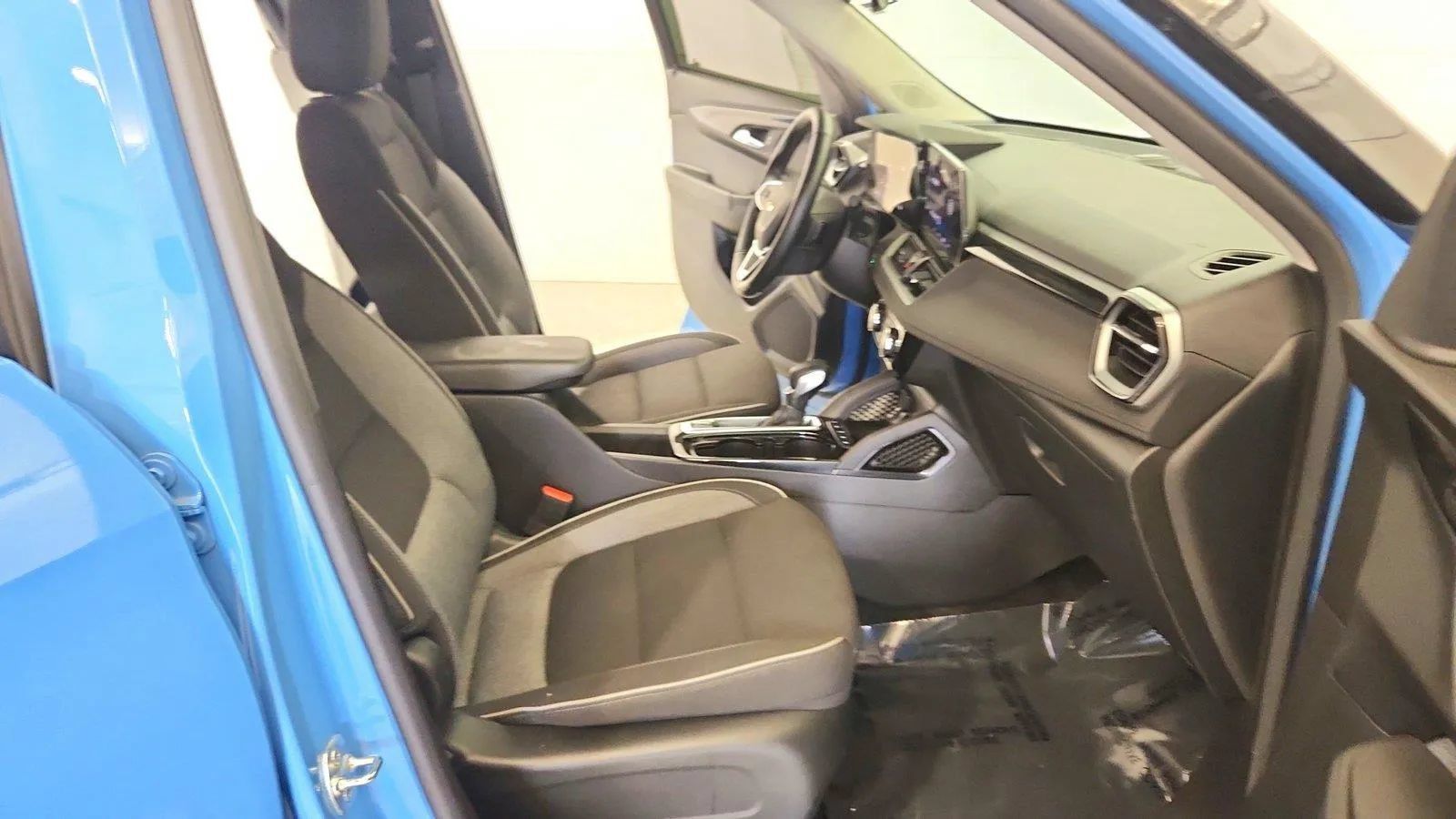Used 2024 Chevrolet TrailBlazer LT w/ LT Cold Weather Package FWD image 29