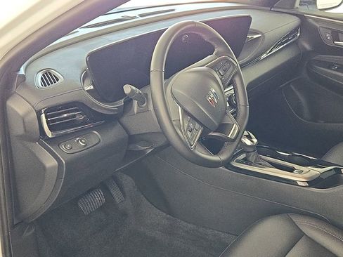 Used 2025 Buick Envista Sport Touring image 16