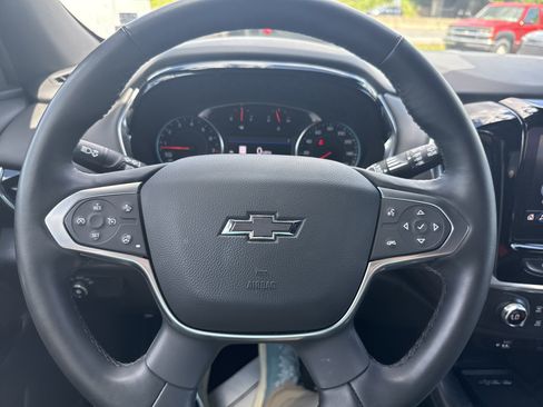 Used 2023 Chevrolet Traverse RS AWD/4WD image 18