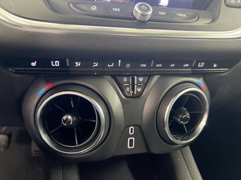 Used 2019 Chevrolet Blazer LT AWD/4WD image 16