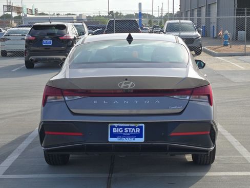 Used 2024 Hyundai Elantra Limited FWD image 5