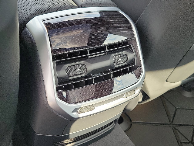 Used 2026 BMW 750e xDrive w/ Premium Package AWD/4WD image 14