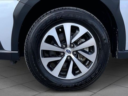 Used 2023 Subaru Outback Premium image 11