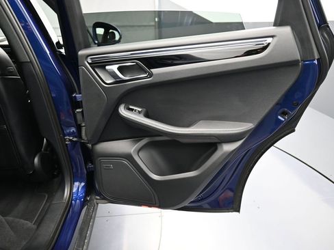 Certified 2025 Porsche Macan AWD/4WD image 26