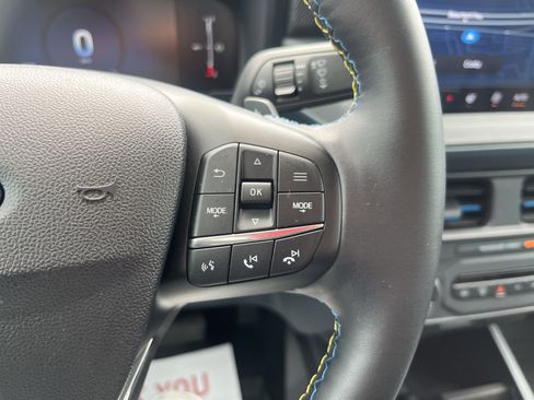 Used 2025 Ford Maverick Lobo AWD/4WD image 21