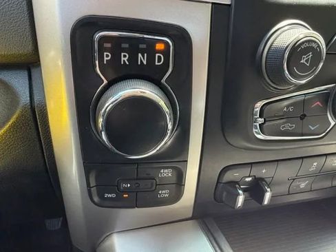 Used 2017 RAM 1500 Classic SLT AWD/4WD image 14