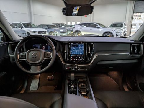 Used 2025 Volvo XC60 B5 Core image 6