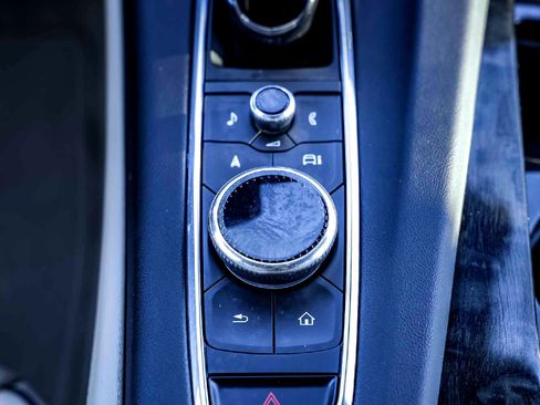 Used 2024 Cadillac Escalade Premium Luxury image 22