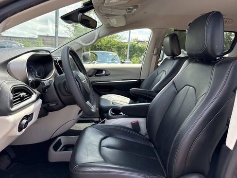 Used 2022 Chrysler Pacifica Touring-L AWD/4WD image 10
