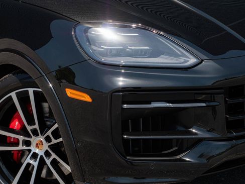 Certified 2026 Porsche Cayenne GTS AWD/4WD image 38