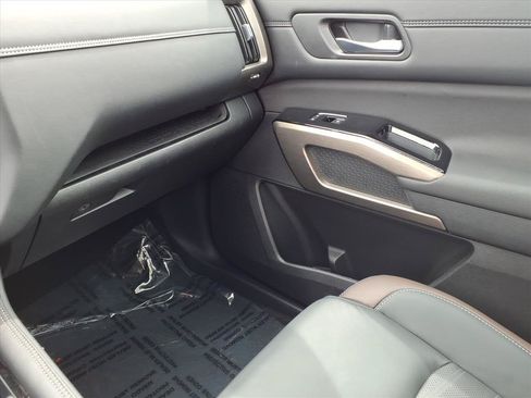 Used 2025 Nissan Pathfinder Platinum w/ Cargo Package AWD/4WD image 23