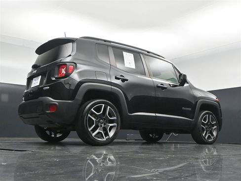 Used 2020 Jeep Renegade Latitude w/ Cold Weather Group AWD/4WD image 31