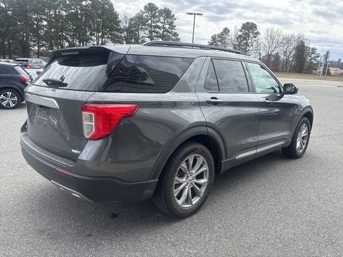 Used 2020 Ford Explorer XLT w/ Equipment Group 202A image 8