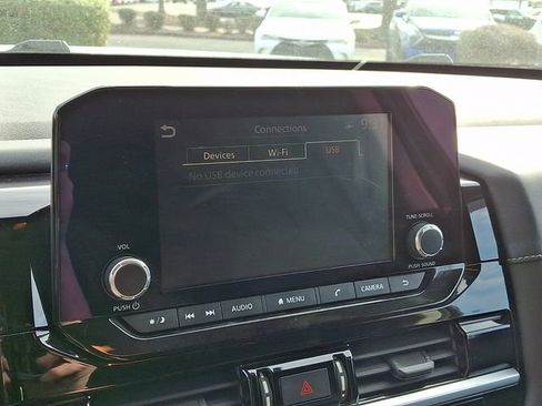 Used 2022 Nissan Pathfinder SV AWD/4WD image 18