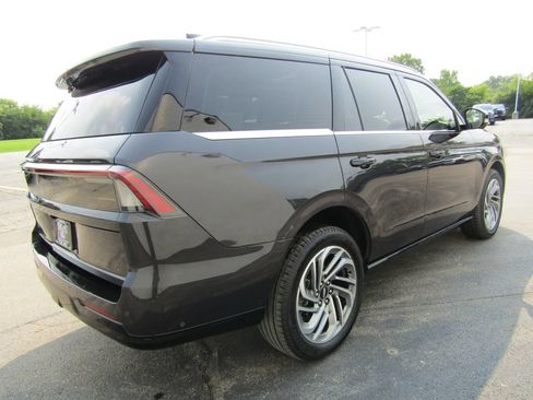 Used 2025 Lincoln Navigator Reserve AWD/4WD image 10