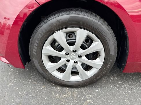 Used 2022 Toyota Corolla LE image 10