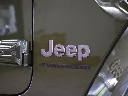 Used 2023 Jeep Wrangler Unlimited Rubicon 392 w/ Xtreme Recon 35" Tire Package AWD/4WD image 16