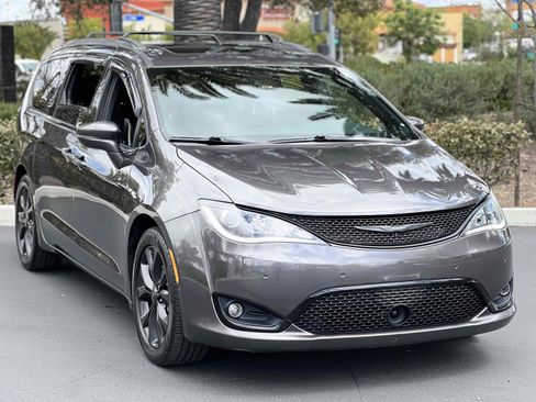 Used 2019 Chrysler Pacifica Limited w/ Advanced Safetytec Group FWD image 20