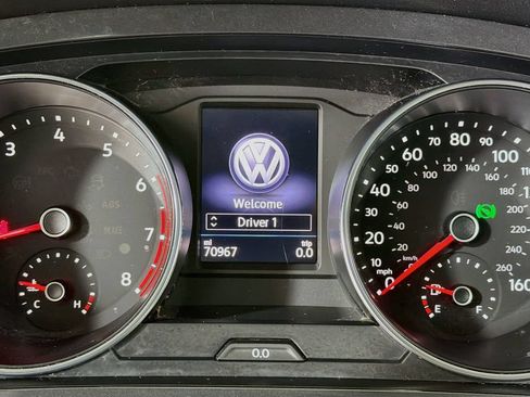 Used 2018 Volkswagen Tiguan SEL AWD/4WD image 14