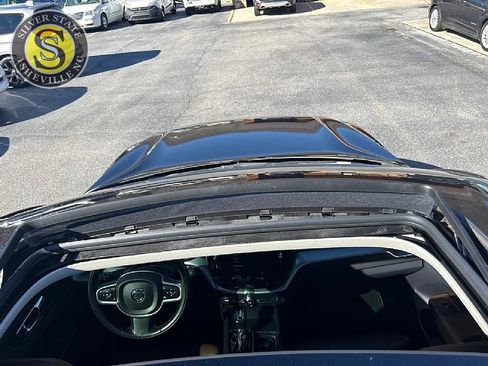 Used 2019 Volvo XC60 T6 Momentum w/ Multimedia Package image 27