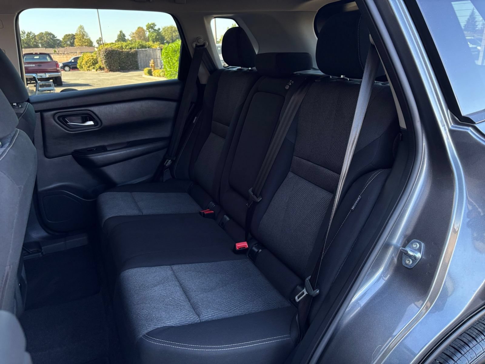 Used 2025 Nissan Rogue SV AWD/4WD image 38