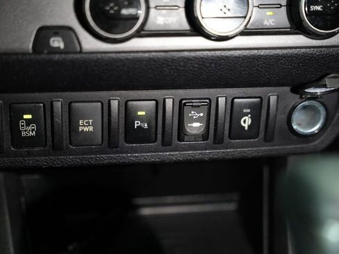 Used 2016 Toyota Tacoma TRD Sport w/ Premium & Technology Package image 29