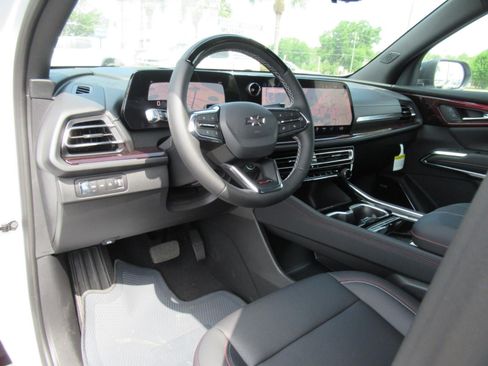 New 2026 Chevrolet Traverse Z71 w/ Enhanced Driving Package AWD/4WD image 16
