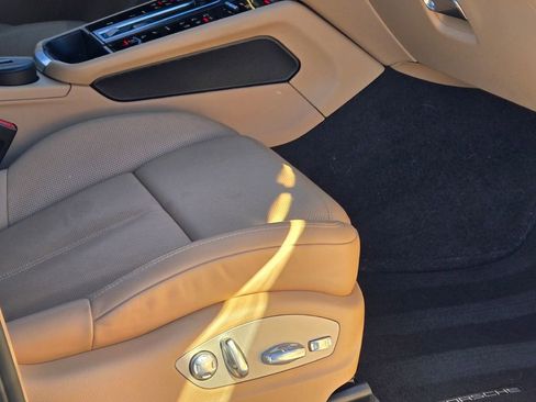 Certified 2022 Porsche Macan S image 38