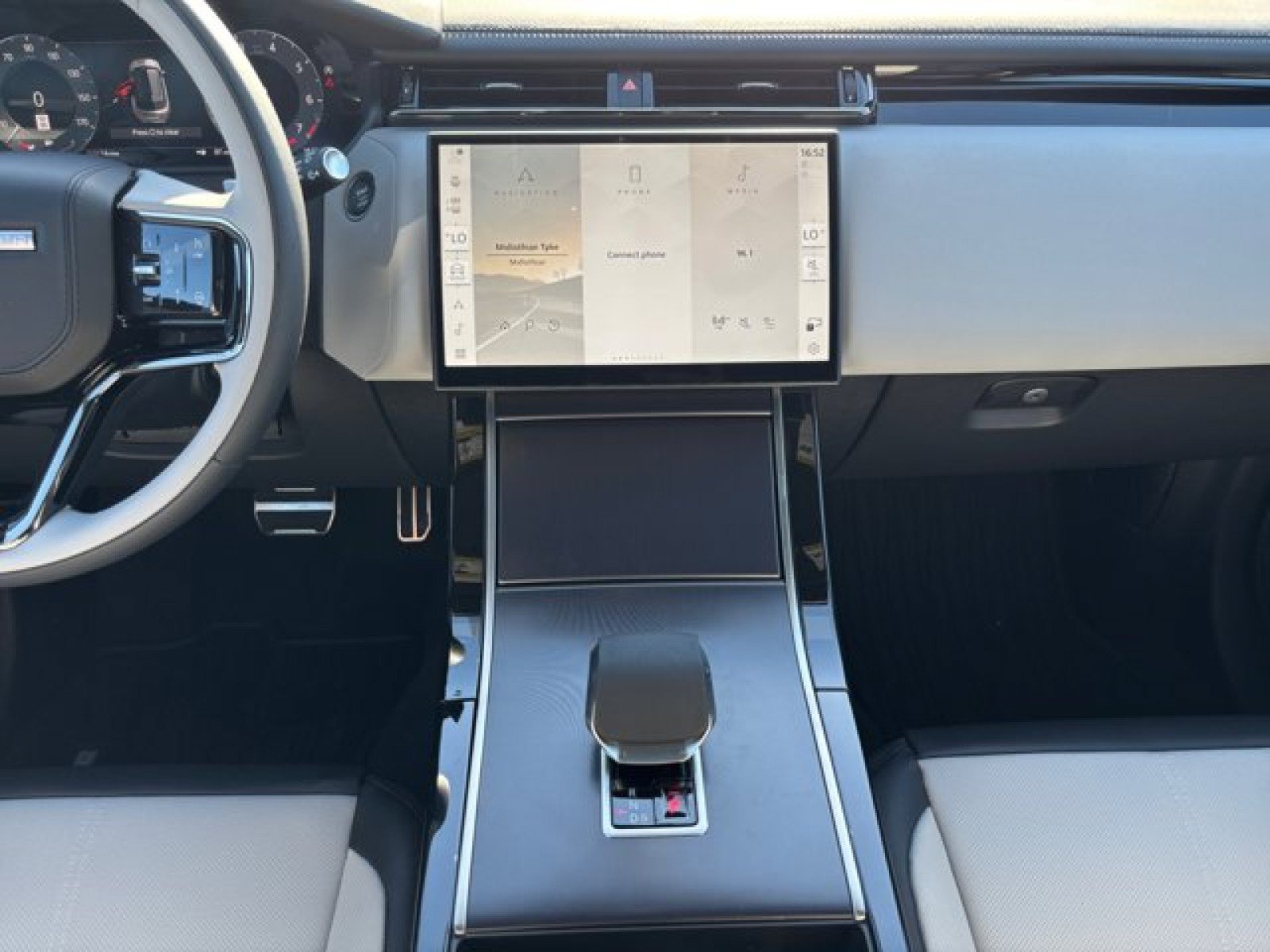 New 2026 Land Rover Range Rover Velar Dynamic SE AWD/4WD image 14