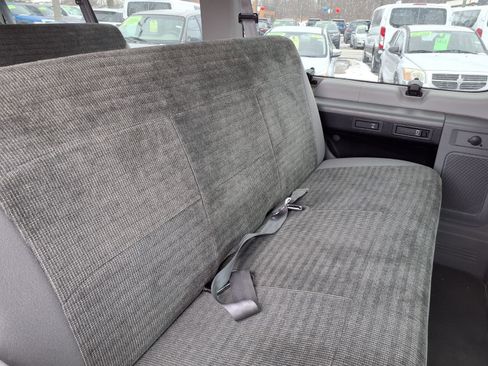 Used 2004 Ford E-350 and Econoline 350 XLT image 6