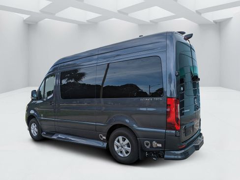 Used 2025 Mercedes-Benz Sprinter 144 Cargo image 5