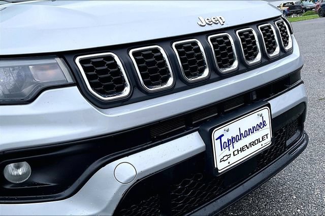 Used 2024 Jeep Compass Latitude AWD/4WD image 30
