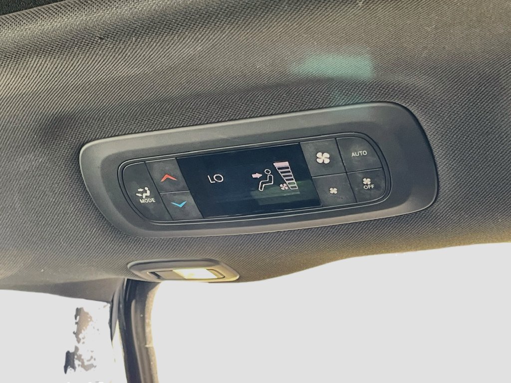 Used 2020 Chrysler Pacifica Limited FWD image 26