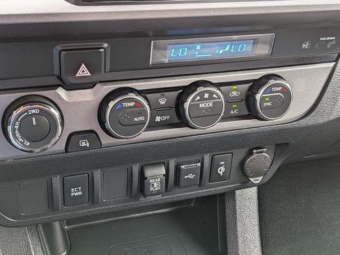 Used 2023 Toyota Tacoma TRD Sport image 24