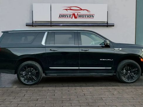 Used 2022 GMC Yukon XL Denali image 3