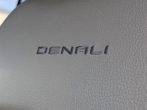 Used 2021 GMC Yukon Denali w/ Advanced Technology Package image 13