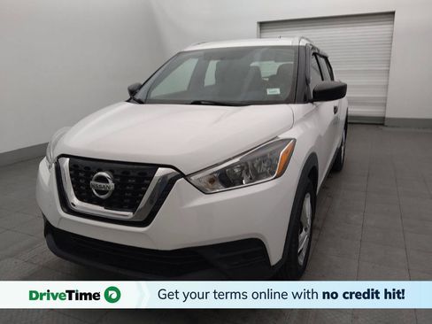 Used 2019 Nissan Kicks S FWD image 1