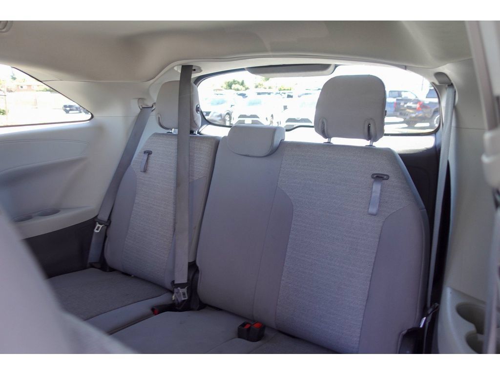 Certified 2023 Toyota Sienna LE FWD image 25
