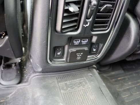 Used 2020 Jeep Grand Cherokee Trailhawk w/ Trailhawk Luxury Group AWD/4WD image 4