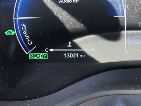 Used 2025 Toyota Sienna Platinum AWD/4WD image 32