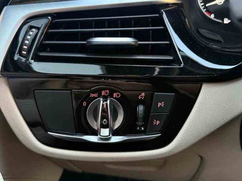 Used 2019 BMW 530i w/ Convenience Package image 23