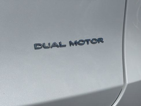 Used 2025 Tesla Model Y Long Range AWD/4WD image 42