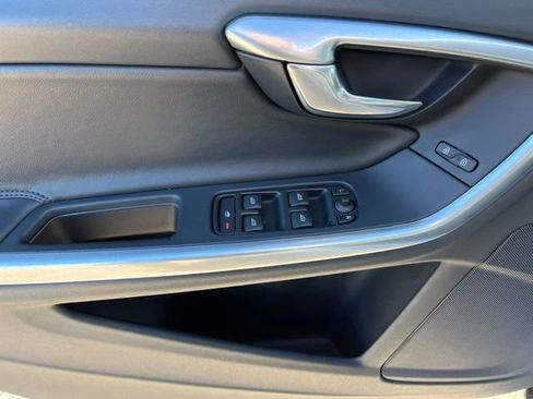 Used 2017 Volvo S60 T5 Dynamic image 11